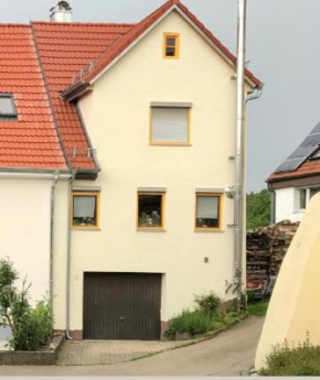 Gäste-/ Monteurhaus mit 6 separaten Schlafzimmern für 8 Personen mit eigenem Garten